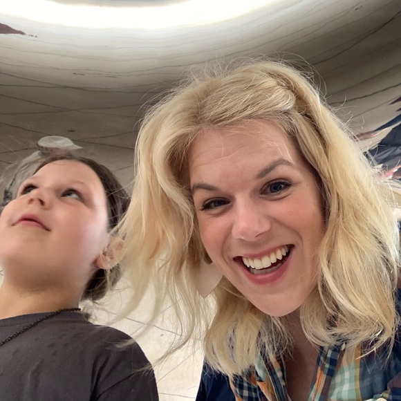 Meet your Posher, Lauren - Picture 2 of 4